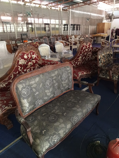 Pusat perabot warisan kayu jati