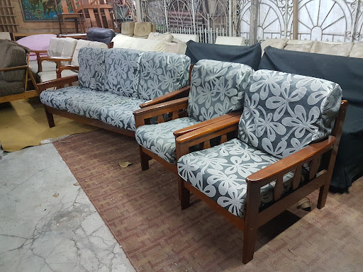 Man Jual Perabot dari Singapore